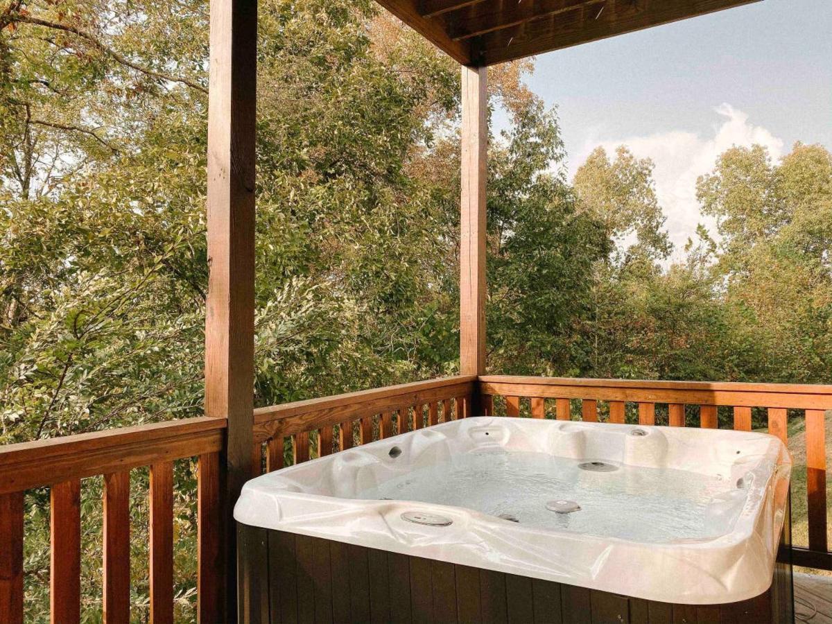 Splash Of Moonshine -Heated Indoor Pool, Hot Tub, Arcade Game Room Піджен-Фордж Екстер'єр фото