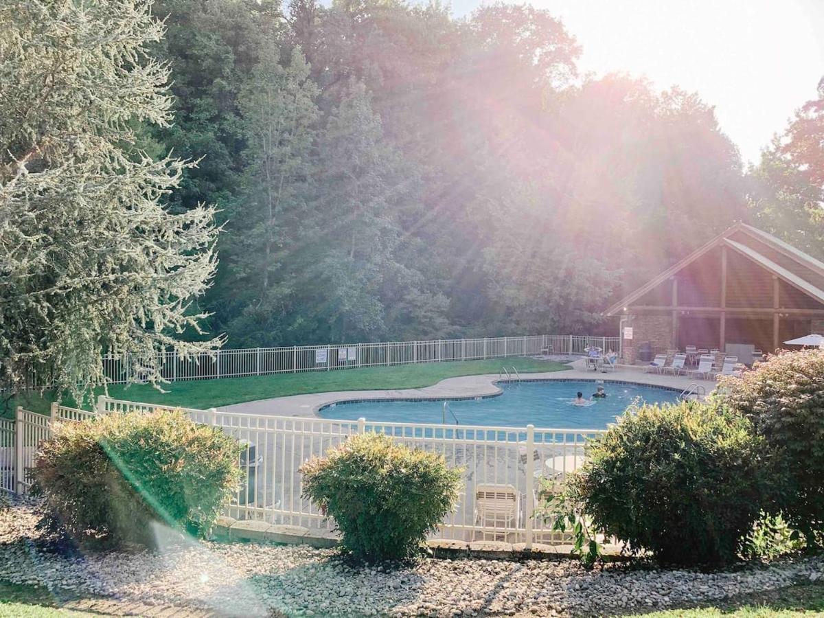Splash Of Moonshine -Heated Indoor Pool, Hot Tub, Arcade Game Room Піджен-Фордж Екстер'єр фото